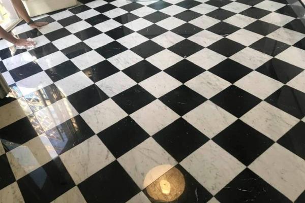 Lucidatura marmo a scacchiera
