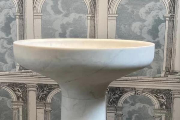 Restauro di marmo bianco di Carrara da macchie gialle di ruggine 